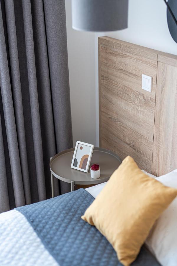 Parliament Luxury Apartment *